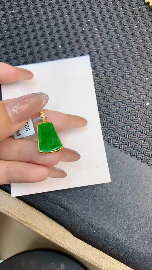 颈饰未镶嵌翡翠1