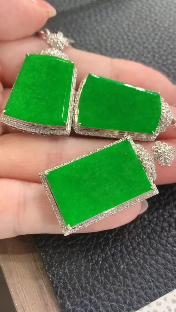 吊坠(不含链)18K金镶嵌翡翠A38 多样性发货一件