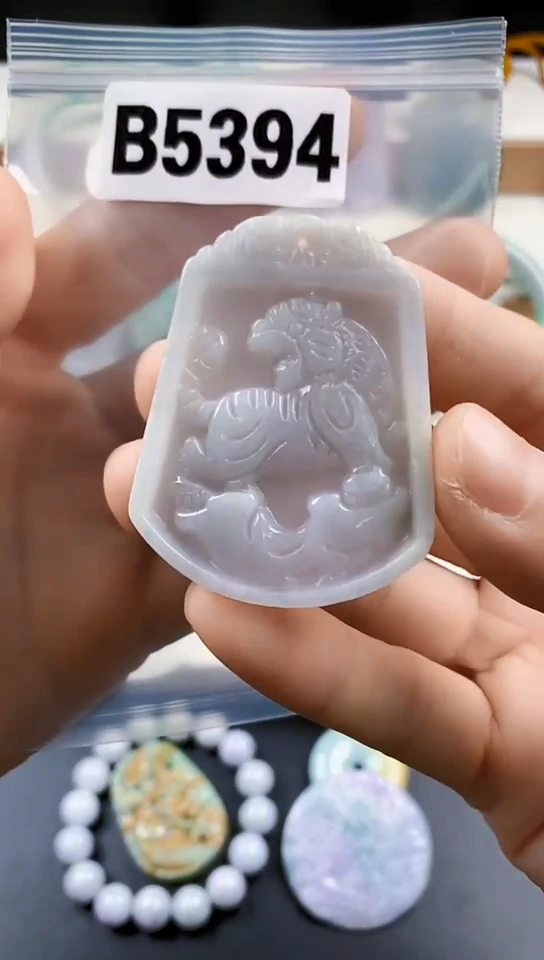颈饰未镶嵌翡翠天然翡翠吊坠挂件