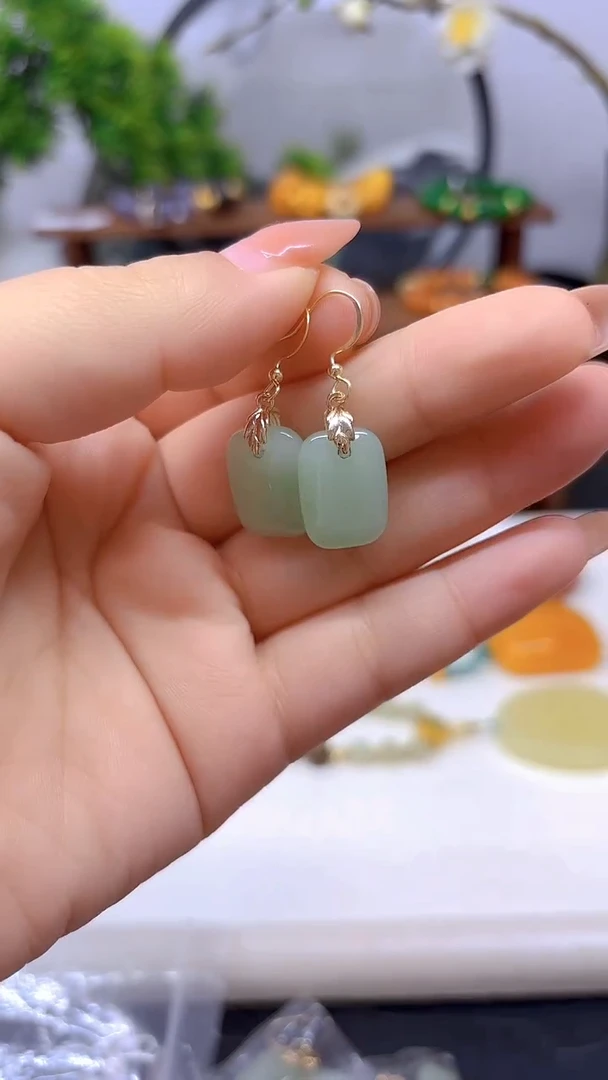 14K金镶嵌和田玉耳饰E93