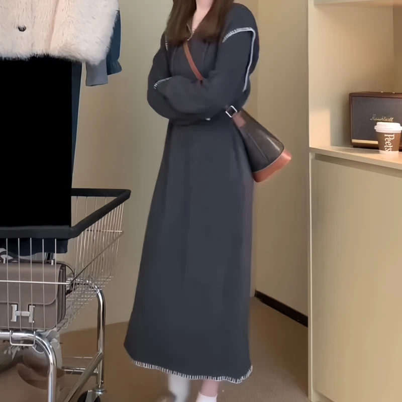 初秋灰色连帽长袖毛衣针织连衣裙2025新款宽松显瘦气质慵懒连衣裙