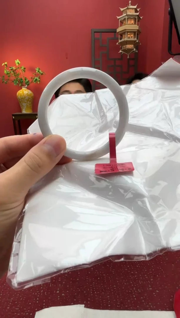 未镶嵌手镯（圆镯）翡翠翡翠手镯9