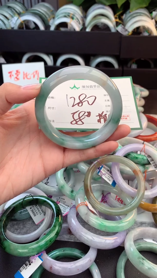 未镶嵌定制翡翠爱***生毛货需精细抛光+多人