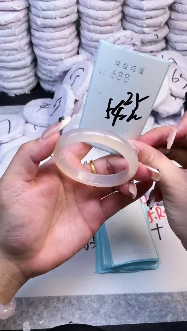 手镯玛瑙/玉髓未镶嵌688