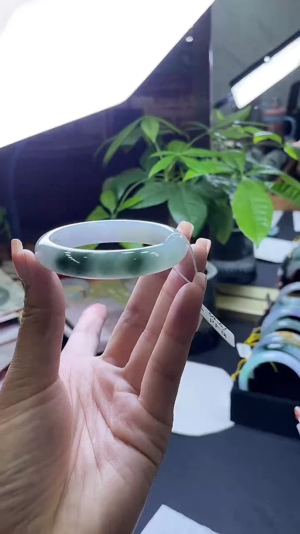 翡翠手镯未镶嵌天然缅甸翡翠A货