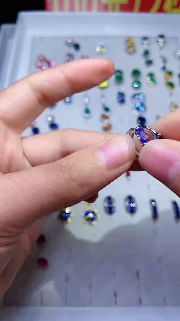 【闪购商品】彩色蓝宝石耳饰银S925镶嵌.........