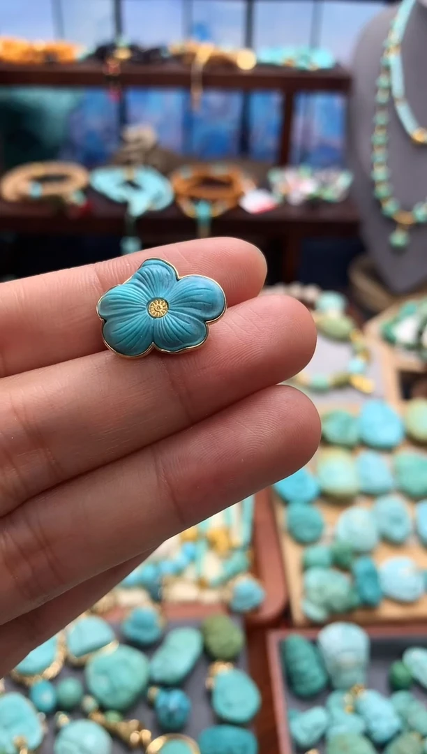 18K金镶嵌绿松石挂件精工高瓷绿松石花卡子