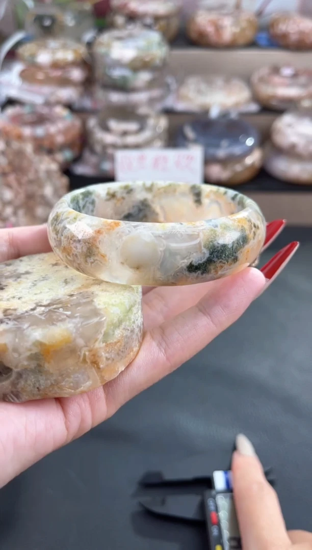 未镶嵌手镯石英质玉58