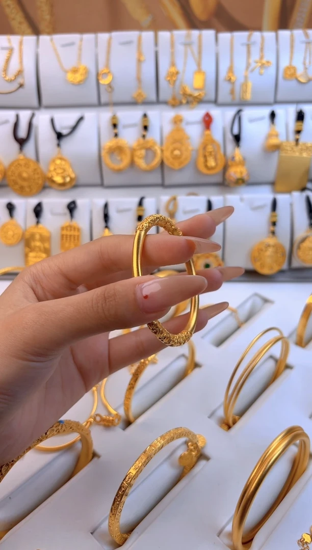 无足银卷草纹手镯  总重33g外2.5g