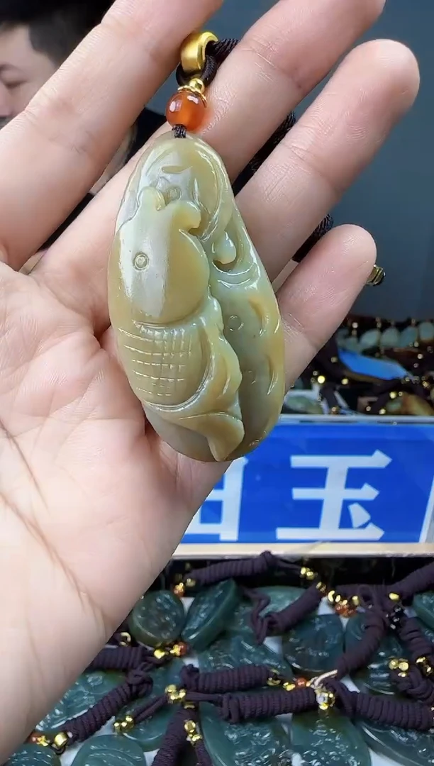 和田玉未镶嵌颈饰1