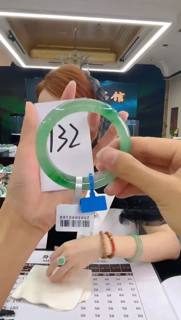 石英质玉（非洲翠）手镯未镶嵌天然冰飘花