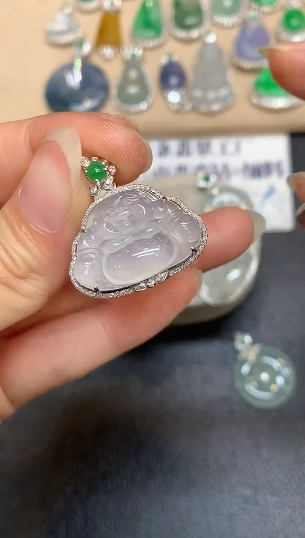 颈饰18K金镶嵌翡翠佛公【无服务费