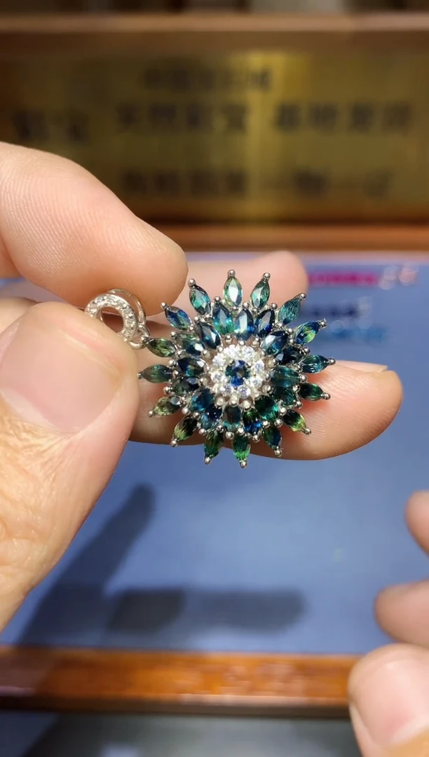 【闪购商品】蓝宝石颈饰银S925镶嵌........