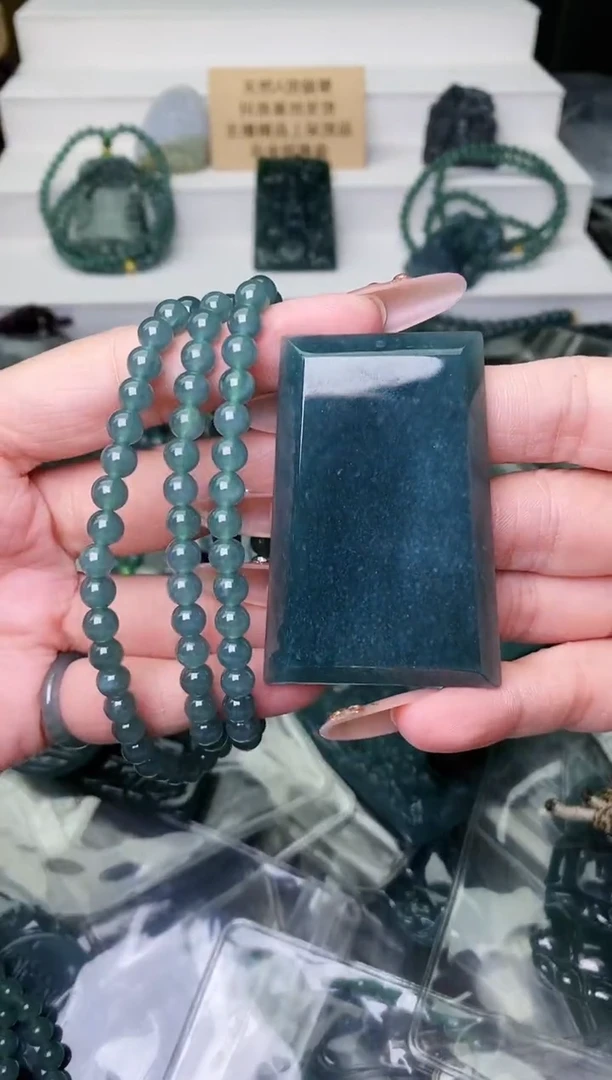 颈饰未镶嵌翡翠