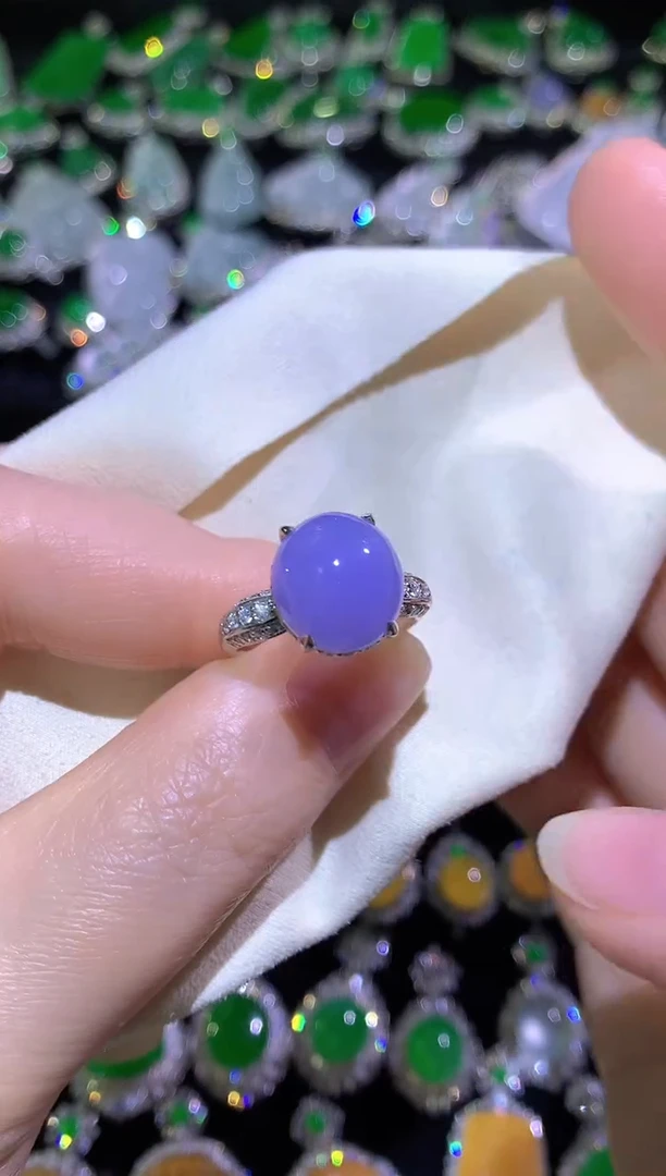 18K金镶嵌戒指翡翠冰紫馒头戒指