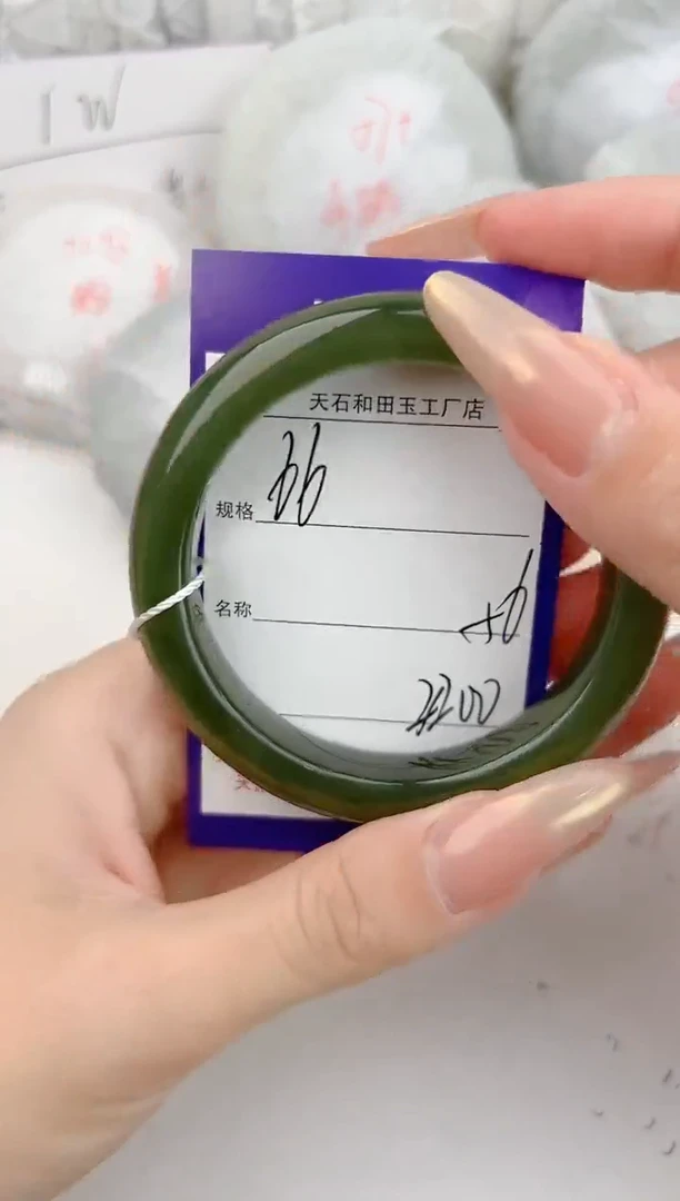 和田玉手镯未镶嵌66颜色微差无瑕疵