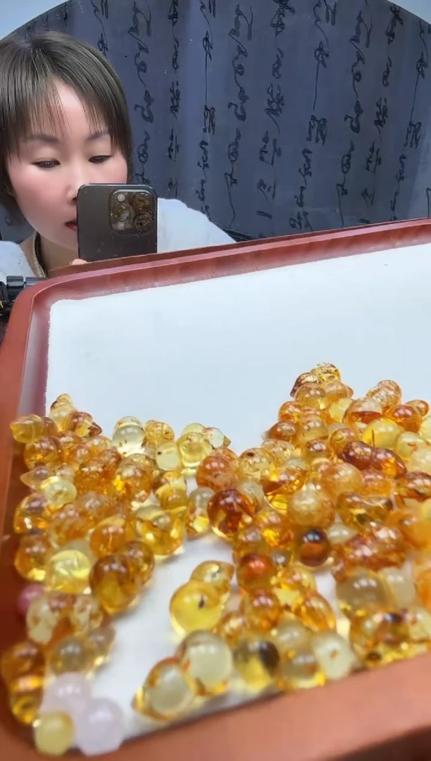 裸石琥珀未镶嵌随机一件