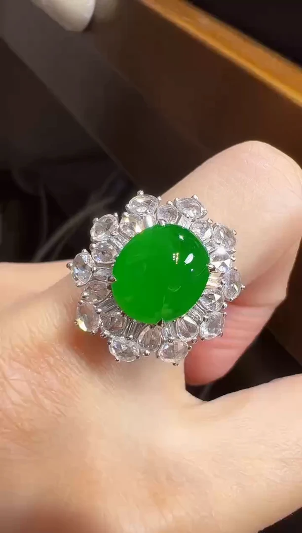 翡翠戒指18K金镶嵌蛋面