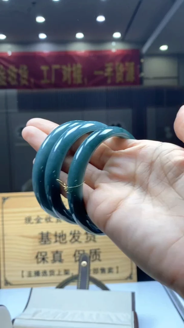 【闪购商品】翡翠手镯未镶嵌多样性发货【只发一件】 *s32