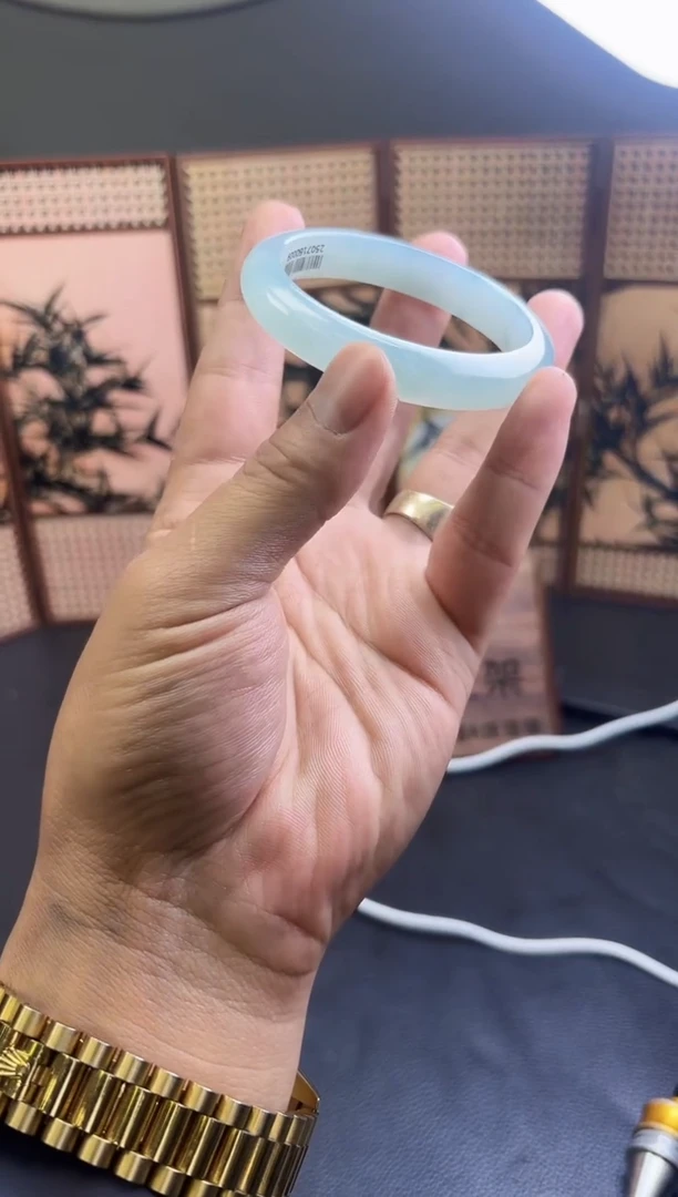 未镶嵌手镯定制翡翠（****）手镯定制