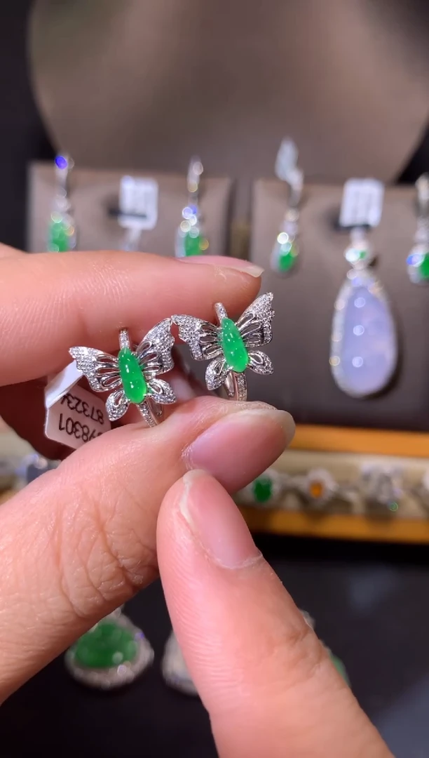 【闪购商品】翡翠吊坠(不含链)18K金镶嵌耳饰