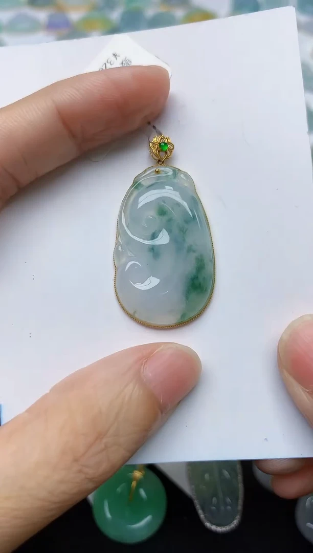 翡翠18K金镶嵌颈饰天然缅甸A货翡翠