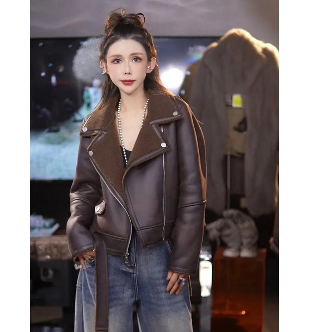 新款超酷超好看仿羊绒女生外套