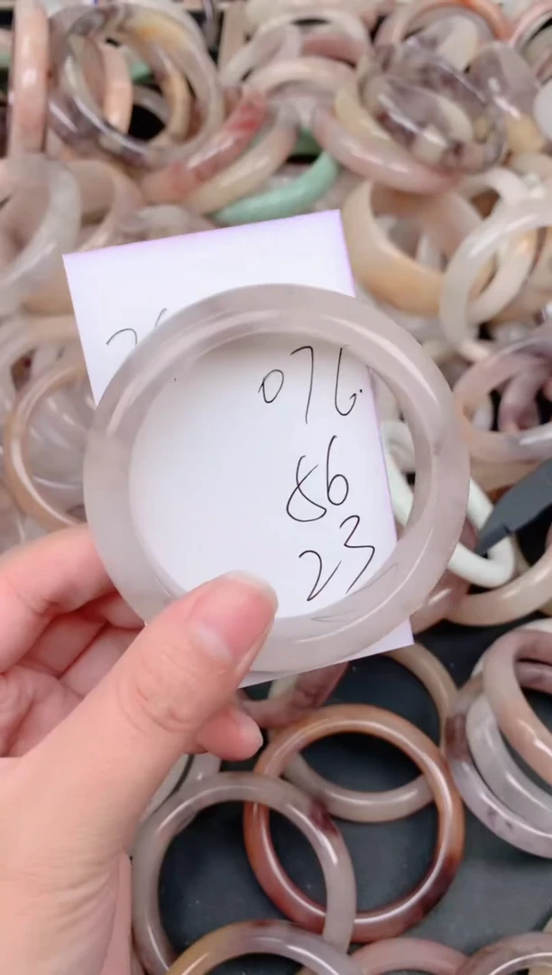 未镶嵌手镯石英质玉076