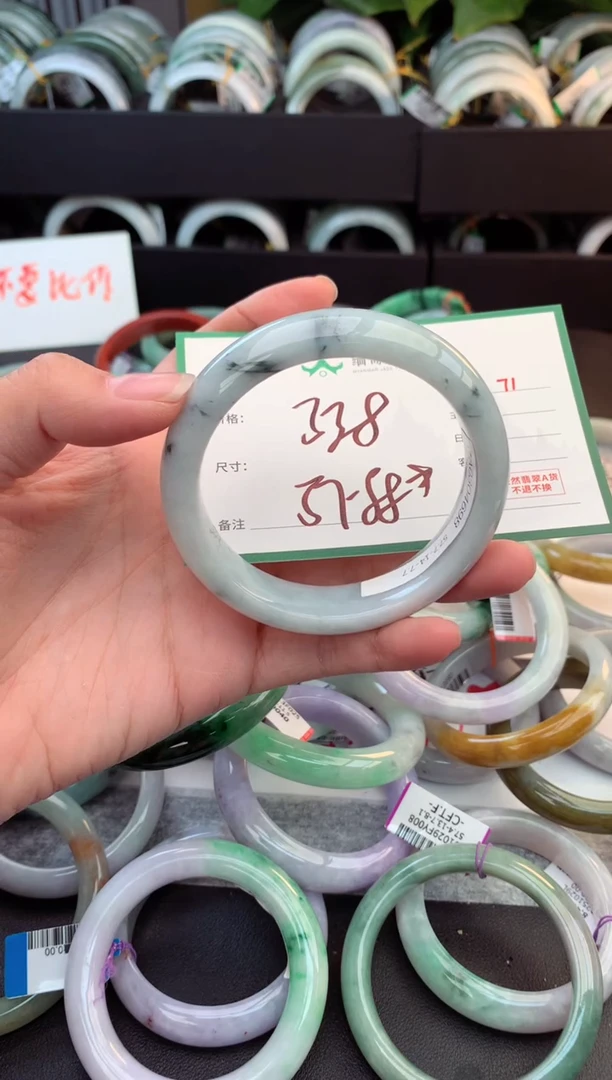 未镶嵌定制翡翠毛货需精细抛光+多人