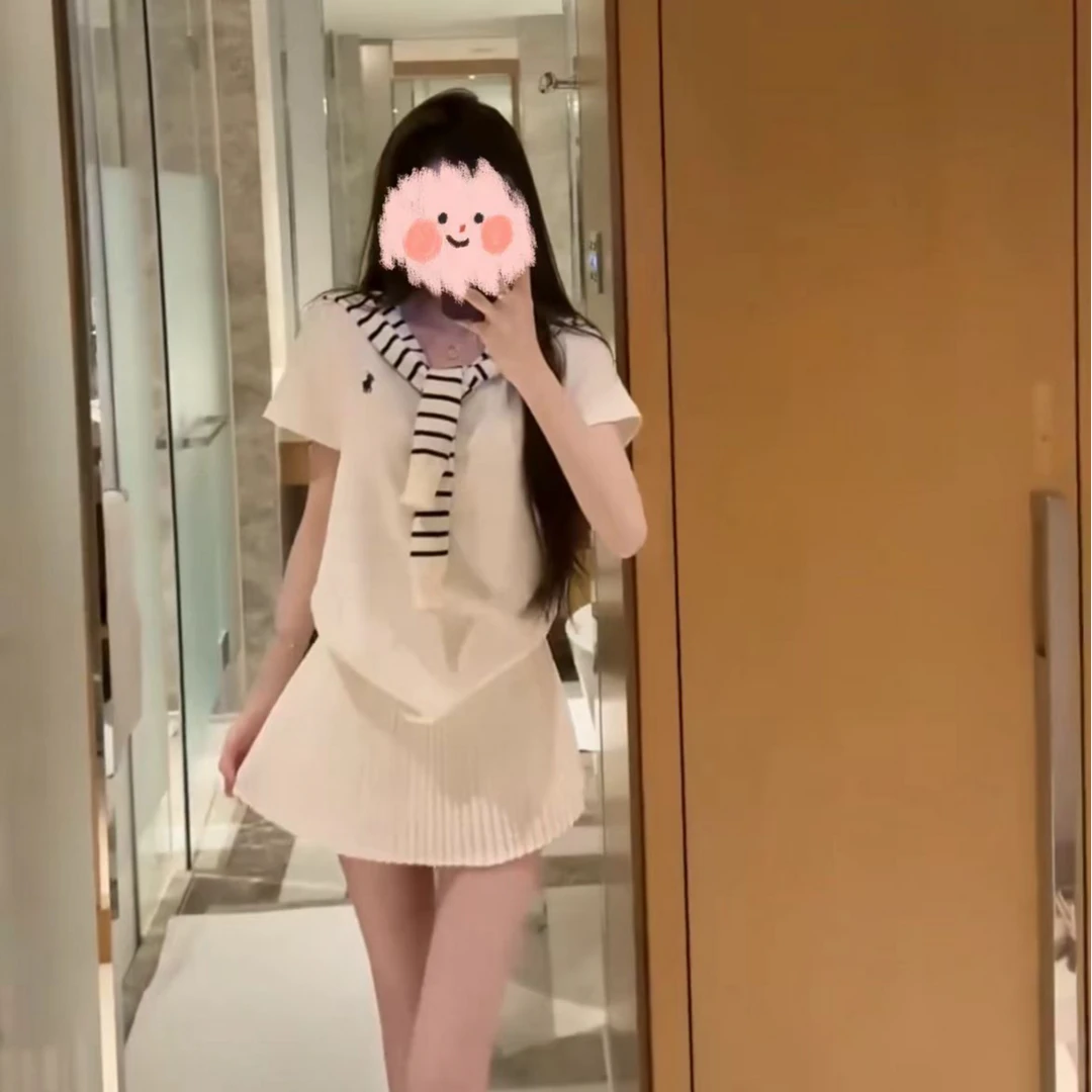 古早小白花2025夏季简约V领不对称下摆短袖上衣配披肩时尚百褶裙