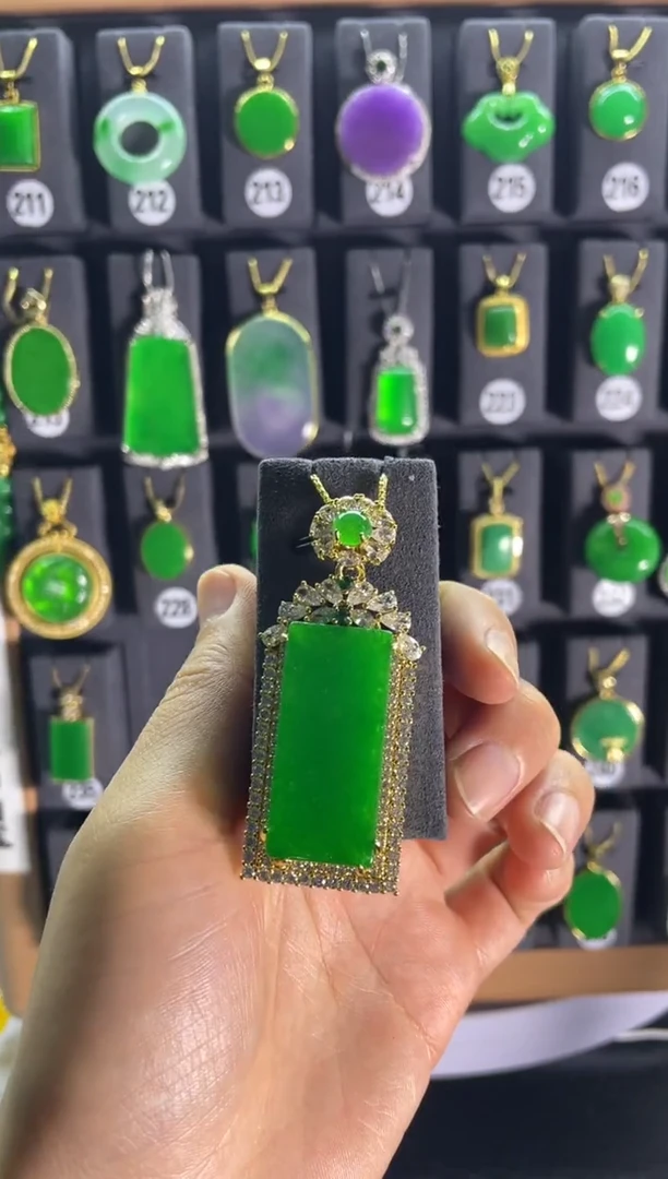 【闪购商品】翡翠耳饰银S925镶嵌236...