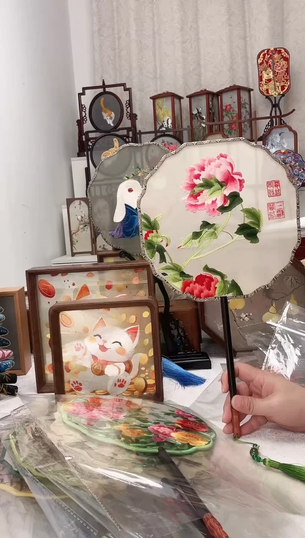 扇子苏绣作品手工团扇