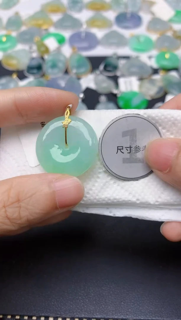 翡翠18K金镶嵌颈饰天然缅甸A货翡翠