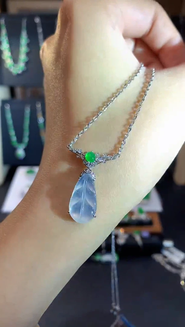 项链18K金镶嵌翡翠多样性发其一