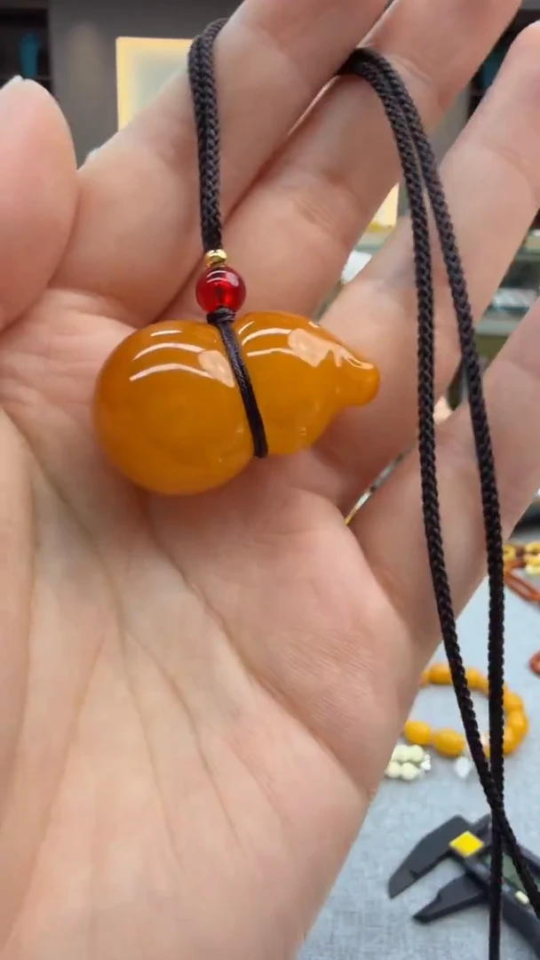 琥珀颈饰未镶嵌149秒拍号 假一罚三