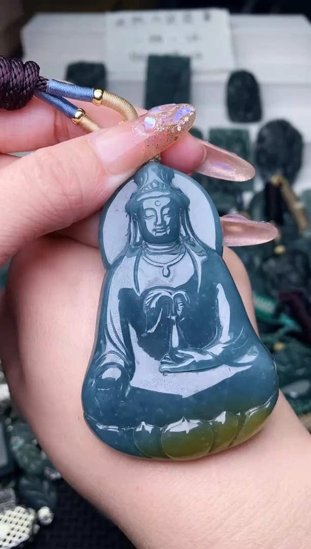 颈饰未镶嵌翡翠