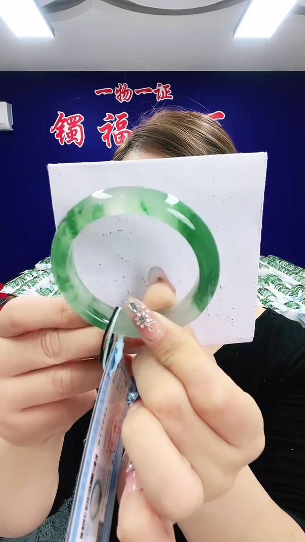 未镶嵌手镯石英质玉（非洲翠）1
