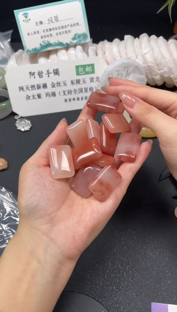 未镶嵌手镯石英质玉姐妹们，公屏飘颜色+圈口。