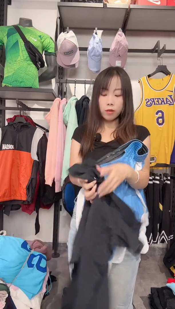 1013     编码 瑕疵款直播间过款为准 尺码2件无售后