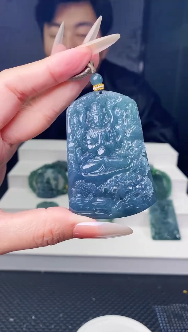 颈饰未镶嵌翡翠
