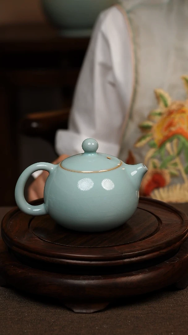 瓷片天青色手工西施壶220ml 微瑕