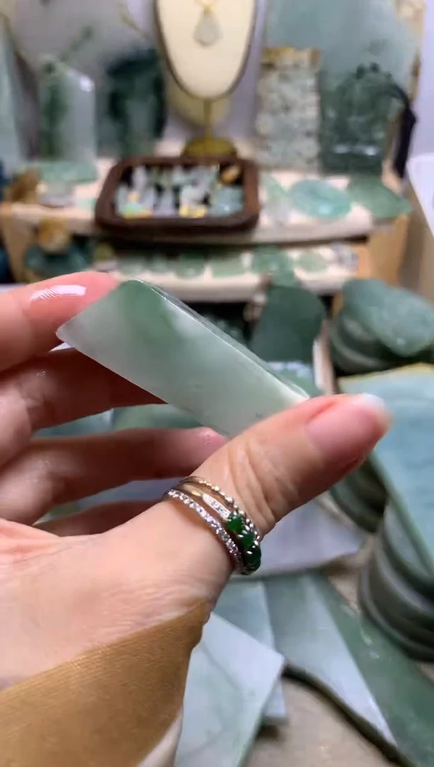 【闪购商品】翡翠挂件未镶嵌缅甸A货翡翠，没有运费险