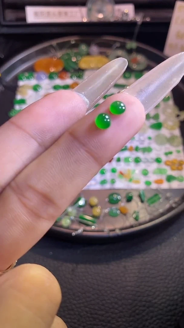 翡翠挂件未镶嵌蛋面