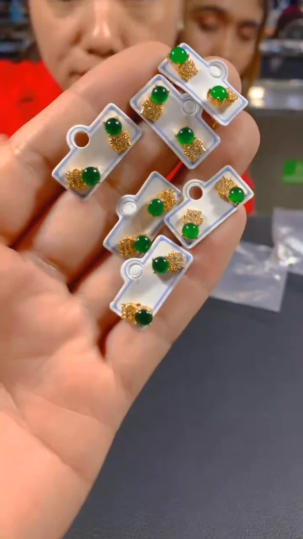 未镶嵌翡翠耳饰多样性发一