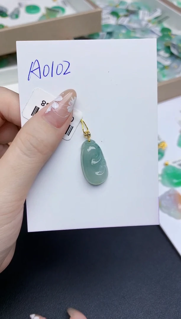 翡翠18K金镶嵌颈饰0000000000