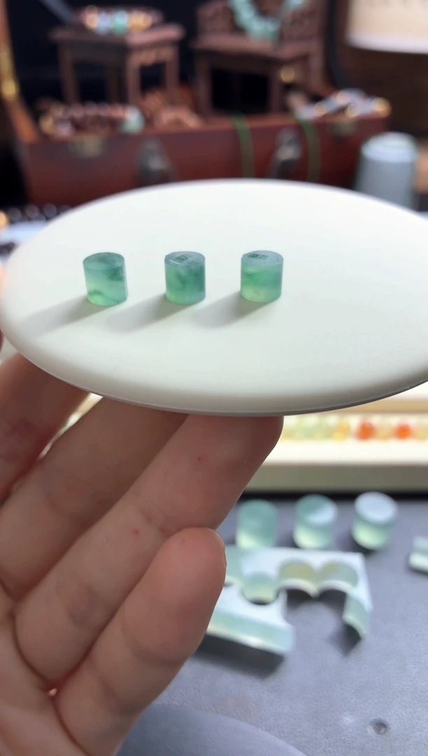 定制翡翠未镶嵌桶珠毛货买断价