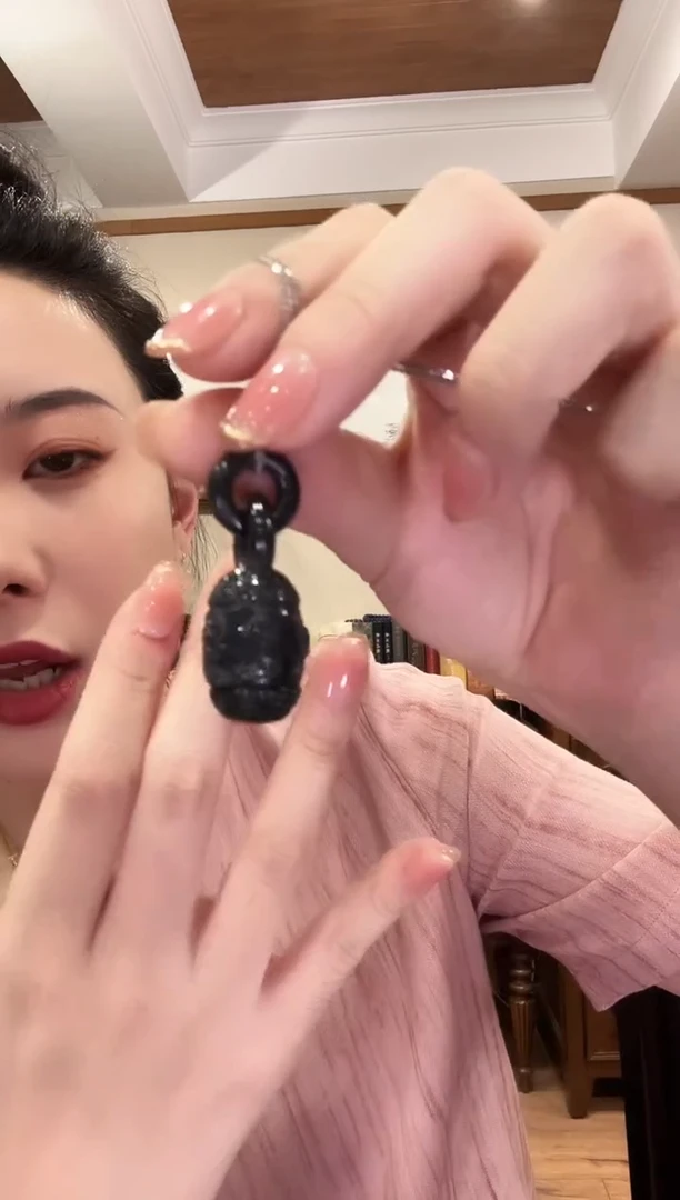 翡翠未镶嵌颈饰国风