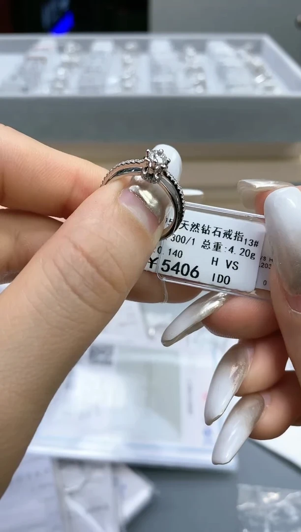 【闪购商品】钻石戒指/指环18K金镶嵌剪标不退换