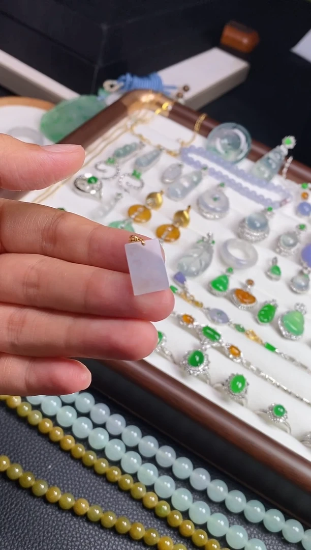 翡翠未镶嵌吊坠(不含链)1