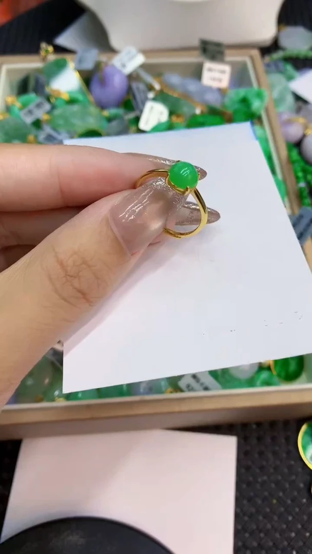 颈饰未镶嵌翡翠1